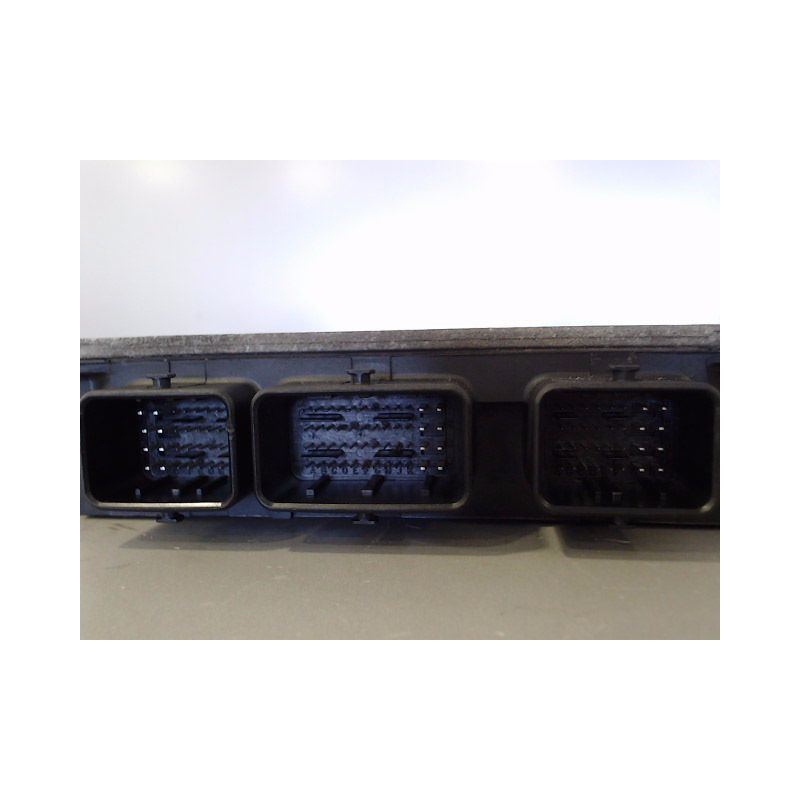 CALCULATEUR MOTEUR RENAULT CLIO