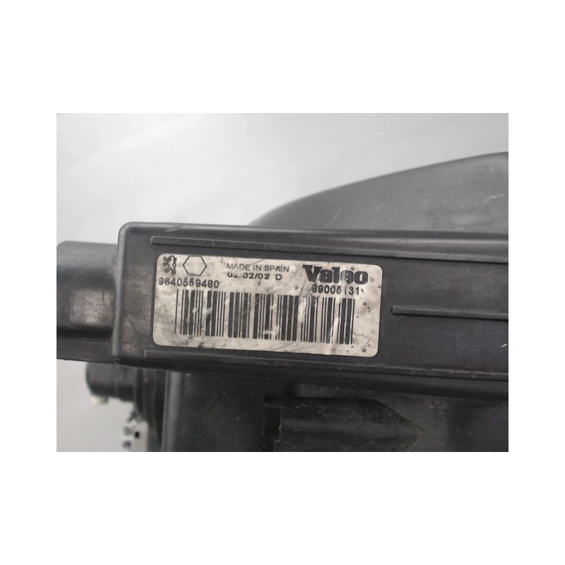 PHARE DROIT PEUGEOT 206