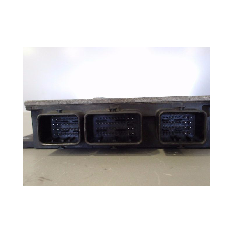 CALCULATEUR MOTEUR RENAULT CLIO