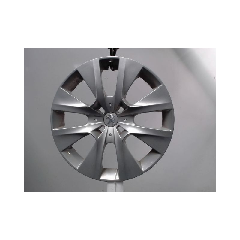 ENJOLIVEUR DE ROUE PEUGEOT 208