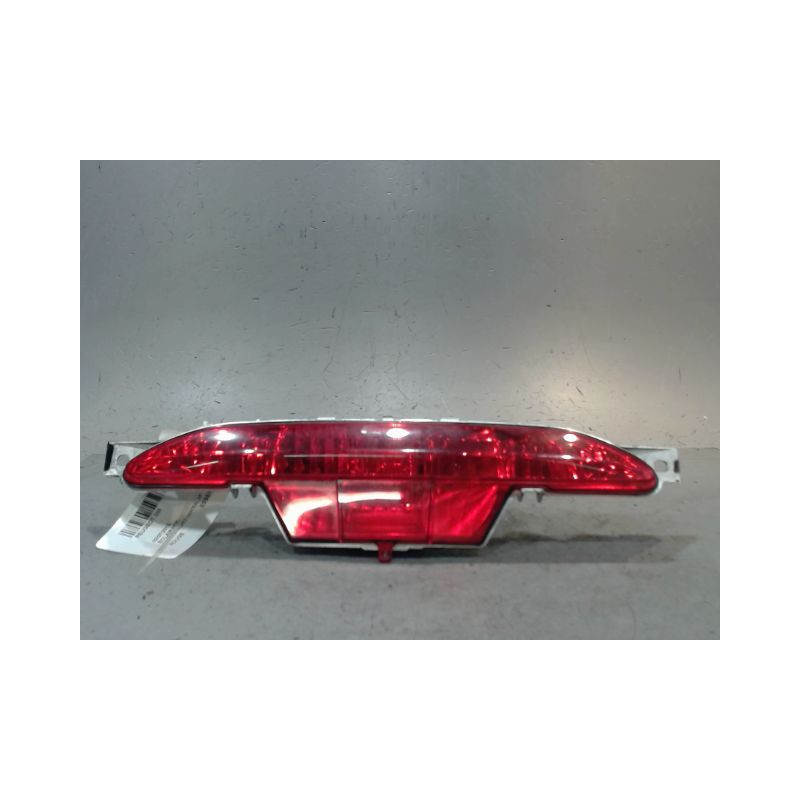 FEU BROUILLARD CENTRAL ARRIERE PEUGEOT 208