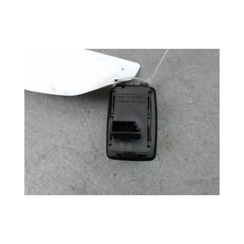 COMMANDE LEVE-GLACE PORTE AVD B.M.W. SERIE 3