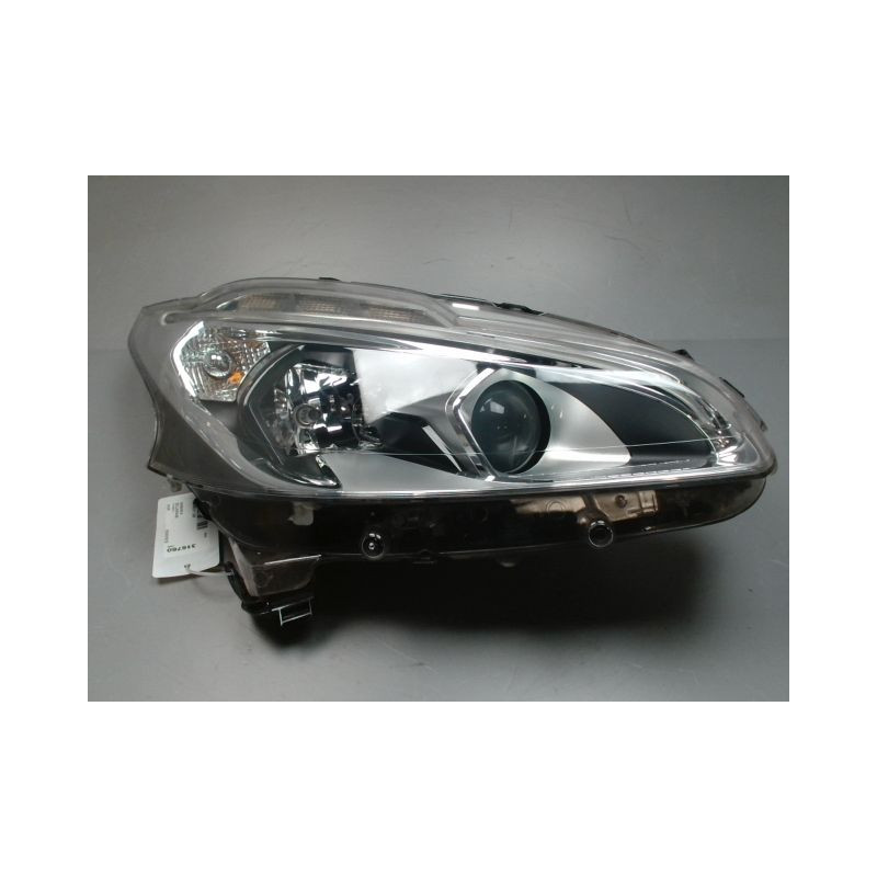 PHARE DROIT PEUGEOT 208