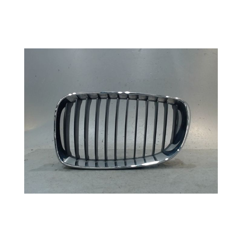GRILLE CALANDRE GAUCHE B.M.W. SERIE 1