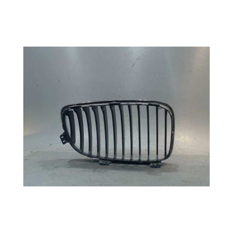 GRILLE CALANDRE GAUCHE B.M.W. SERIE 1