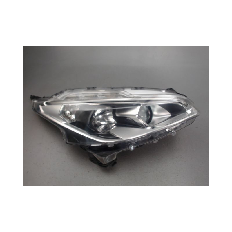 PHARE DROIT PEUGEOT 208