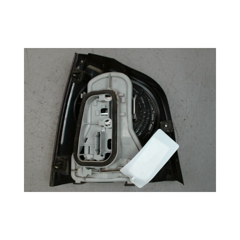FEU ARRIERE DROIT VOLKSWAGEN POLO 2005-