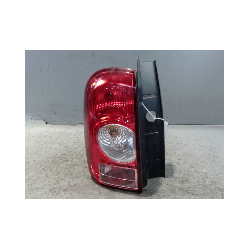 FEU ARRIERE GAUCHE  DACIA DUSTER 2010-