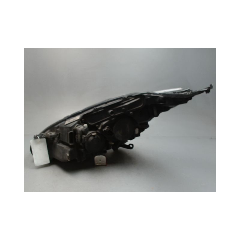 PHARE DROIT PEUGEOT 208