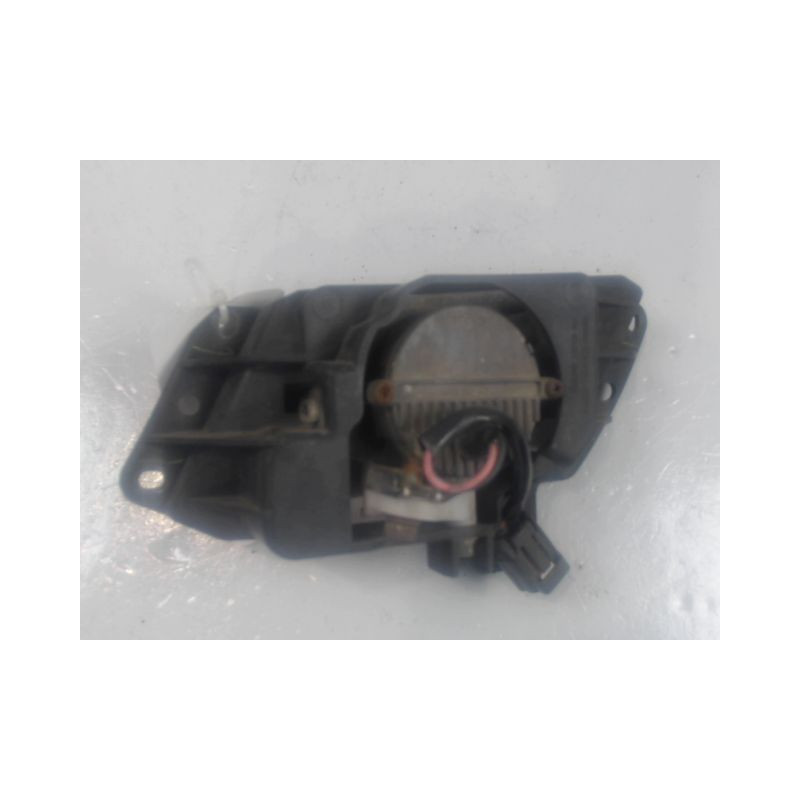 PHARE ANTIBROUILLARD AVANT DROIT MAZDA 626 2000-2001