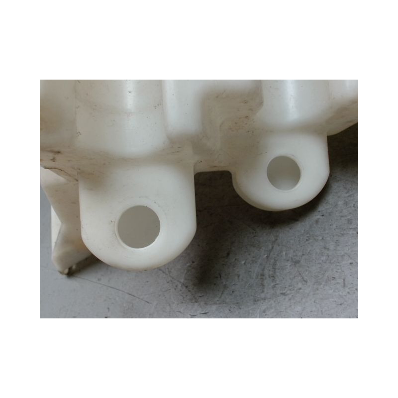 RESERVOIR LAVE-GLACE AVANT TOYOTA AURIS