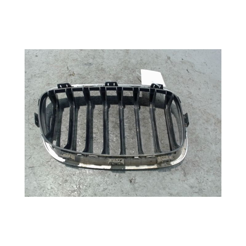 GRILLE CALANDRE GAUCHE B.M.W. SERIE 1