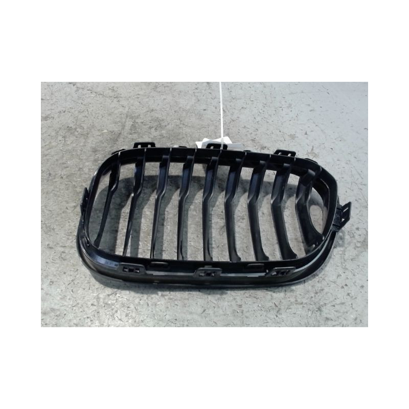GRILLE CALANDRE DROIT BMW SERIE 1