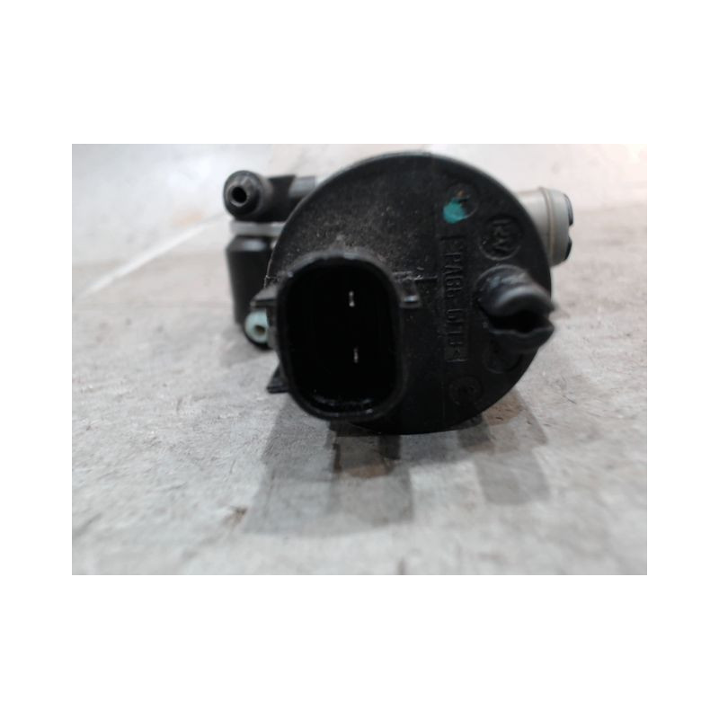 POMPE LAVE-GLACE AVANT TOYOTA YARIS