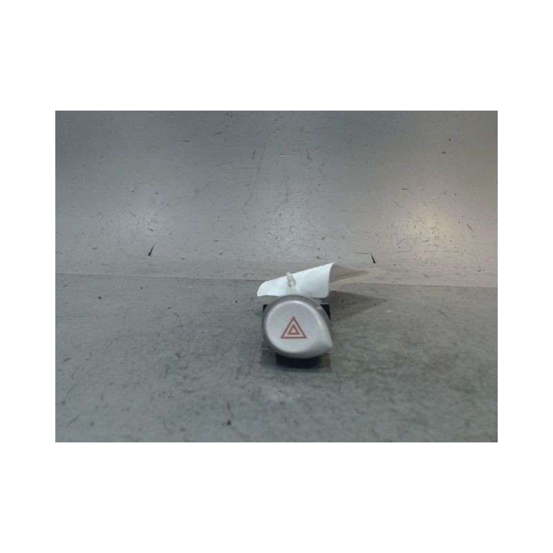 BOUTON DE WARNING HYUNDAI I20
