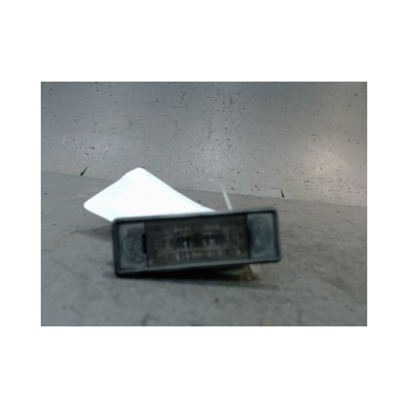 ECLAIREUR PLAQUE DE POLICE DROIT NISSAN NV200