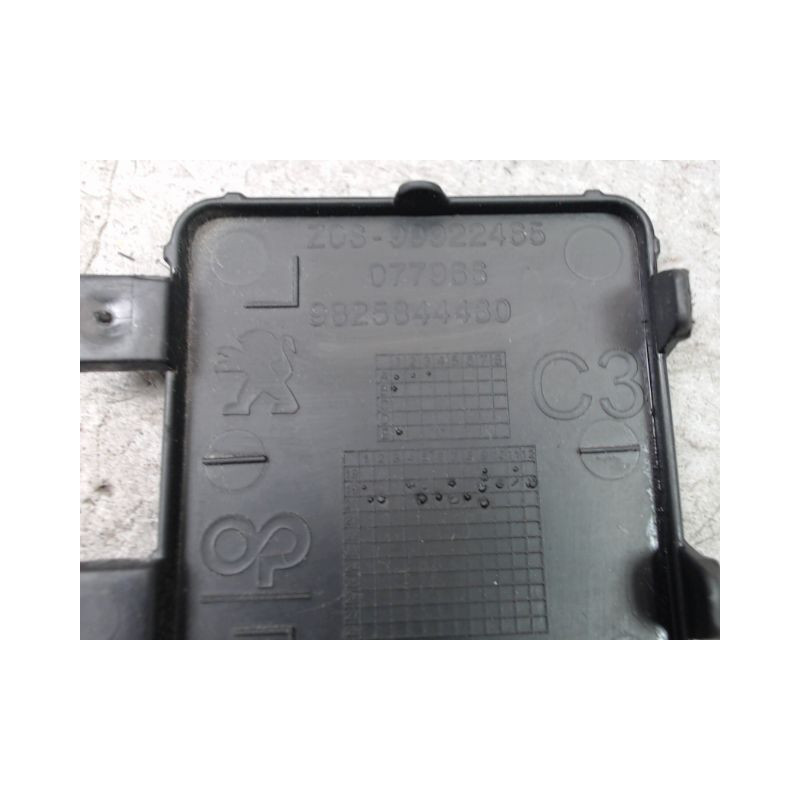 OBTURATEUR COUVRE CROCHET DE BOUCLIER AR PEUGEOT 2008