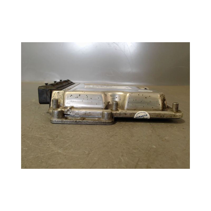 CALCULATEUR MOTEUR RENAULT MASTER COURT SURELEVE 2003-