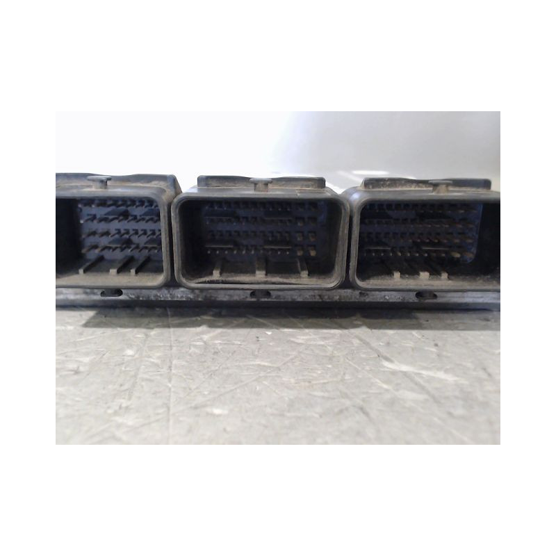CALCULATEUR MOTEUR RENAULT MASTER COURT SURELEVE 2003-