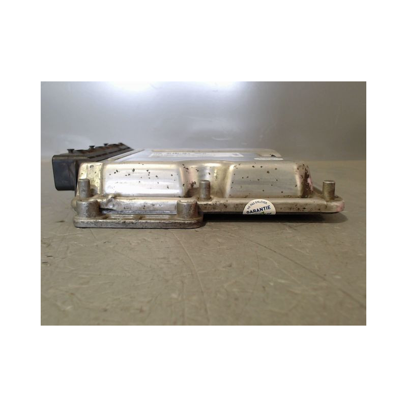 CALCULATEUR MOTEUR RENAULT MASTER COURT SURELEVE 2003-