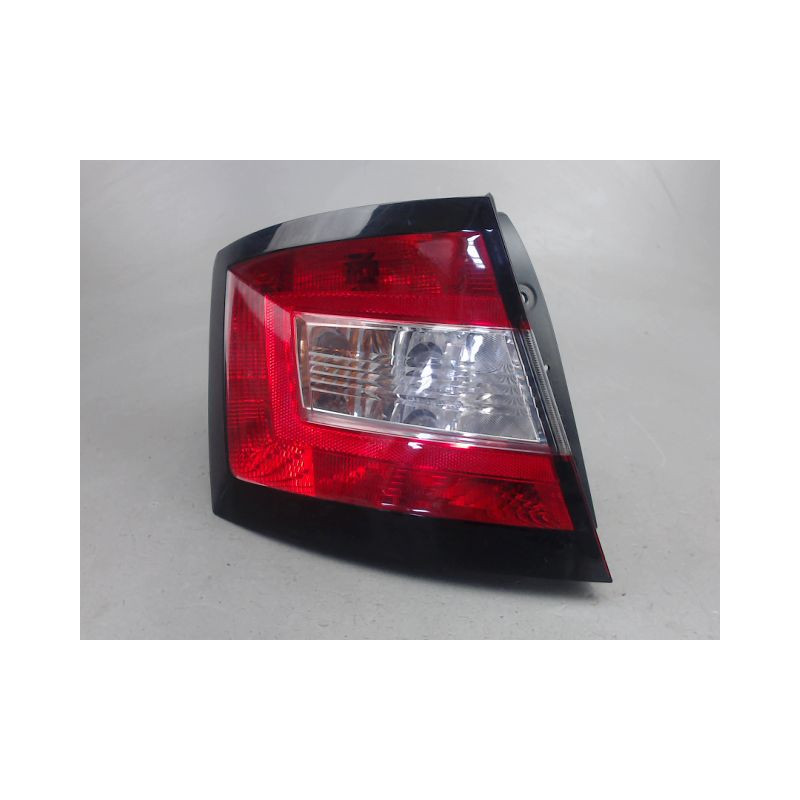 FEU ARRIERE GAUCHE  SKODA FABIA