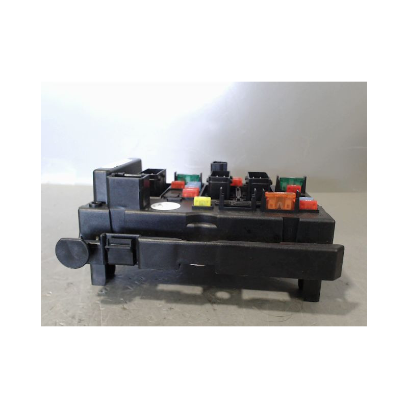 BOITE A FUSIBLES PEUGEOT 206