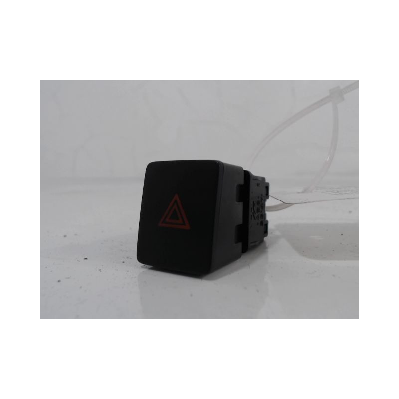 BOUTON DE WARNING NISSAN MICRA 2009-