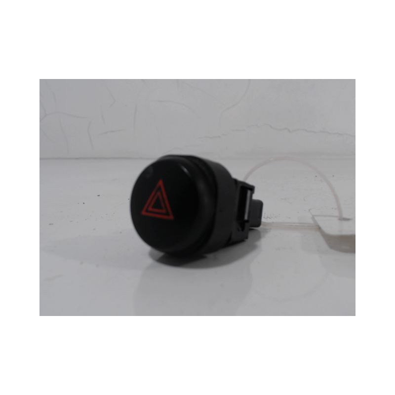 BOUTON DE WARNING NISSAN NV200