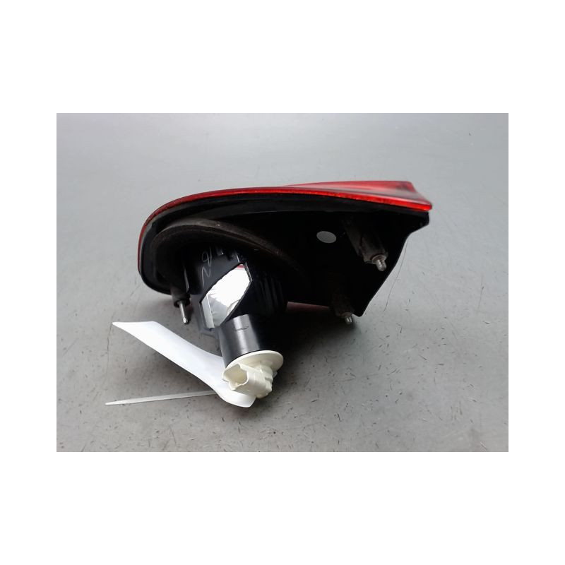 FEU ARRIERE INTERIEUR GAUCHE NISSAN QHASQAI 2007-