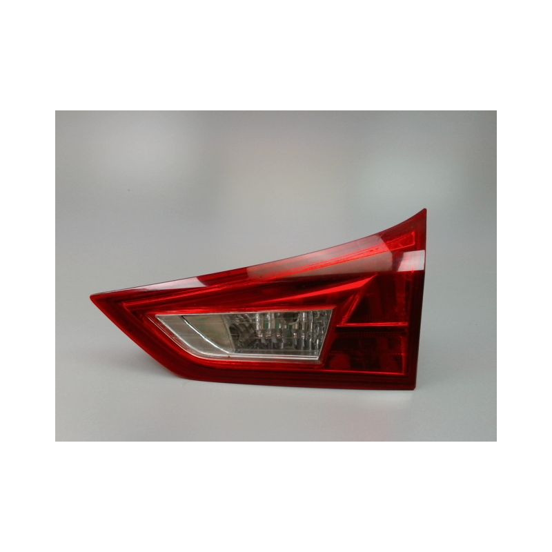 FEU ARRIERE INTERIEUR DROIT TOYOTA AURIS