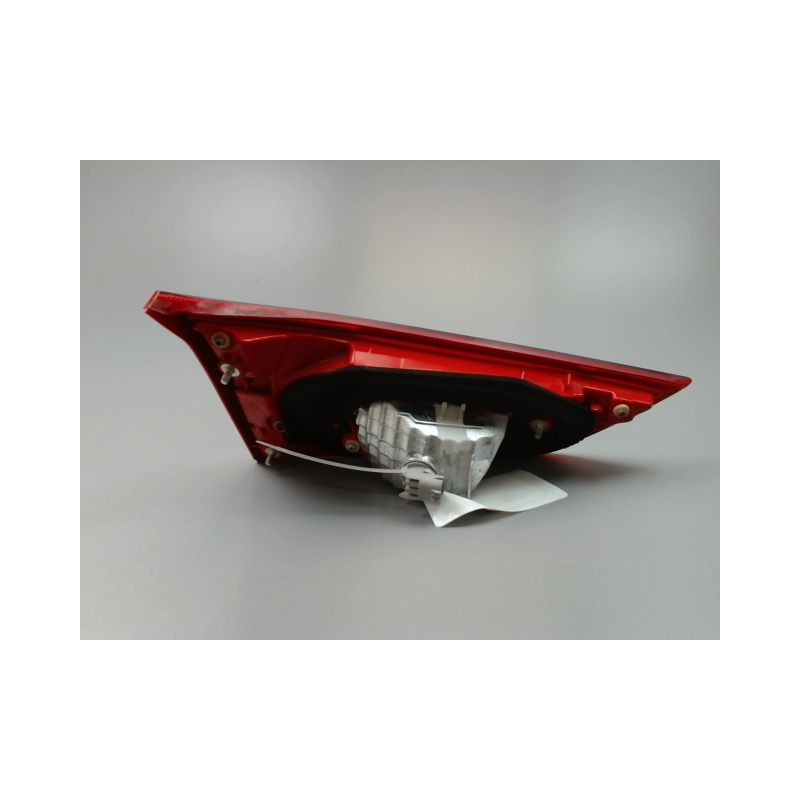 FEU ARRIERE INTERIEUR DROIT TOYOTA AURIS