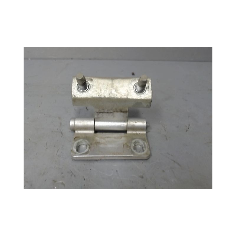 CHARNIERE HAYON G PEUGEOT PARTNER