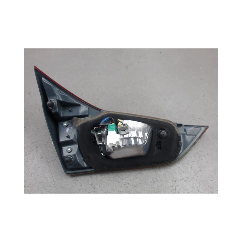 FEU ARRIERE INTERIEUR DROIT TOYOTA AURIS
