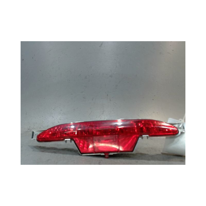 FEU BROUILLARD CENTRAL ARRIERE PEUGEOT 208