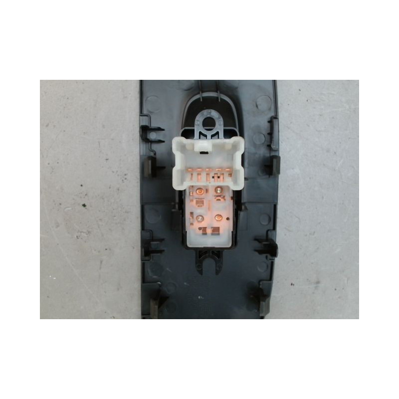 COMMANDE LEVE-GLACE PORTE AVD NISSAN X-TRAIL