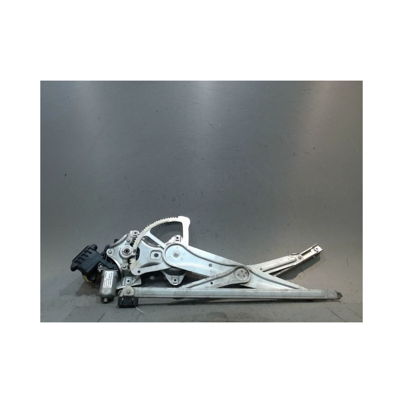 MECANISME+MOTEUR LEVE-GLACE AVANT DROIT TOYOTA VERSO