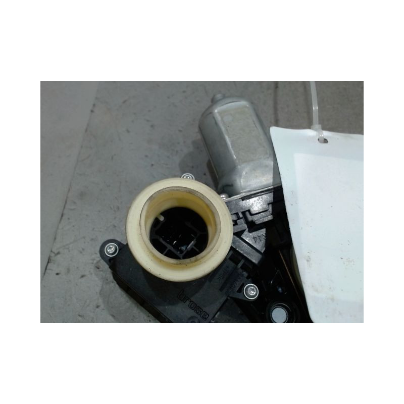 MECANISME+MOTEUR LEVE-GLACE AVANT DROIT TOYOTA VERSO