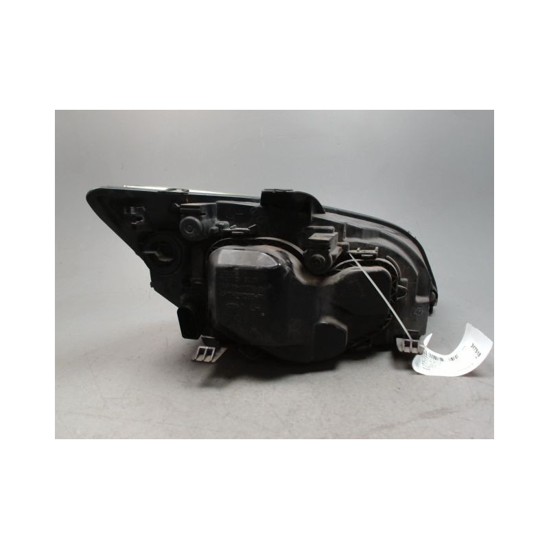 PHARE GAUCHE FORD FOCUS 04-07