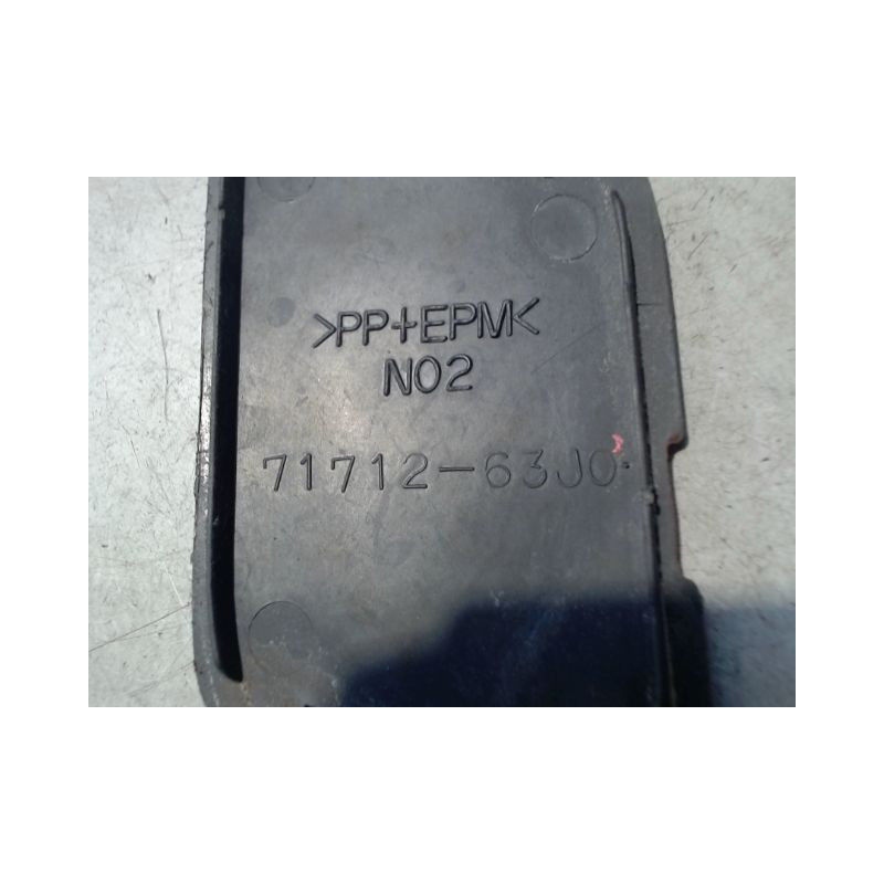 OBTURATEUR COUVRE CROCHET DE BOUCLIER AV SUZUKI SWIFT 3P