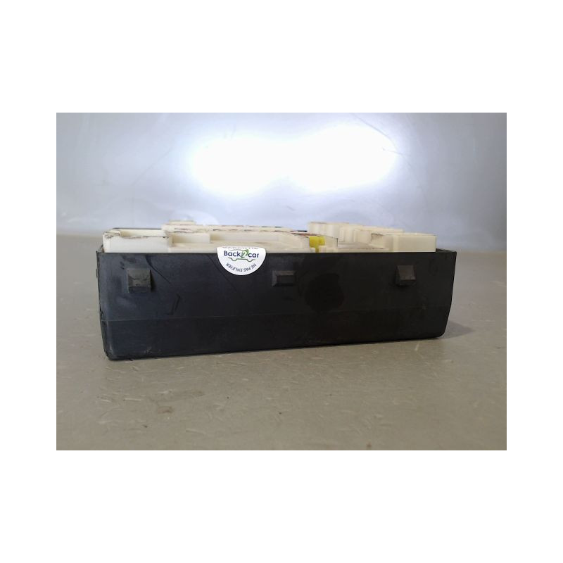 BOITE A FUSIBLES RENAULT MEGANE