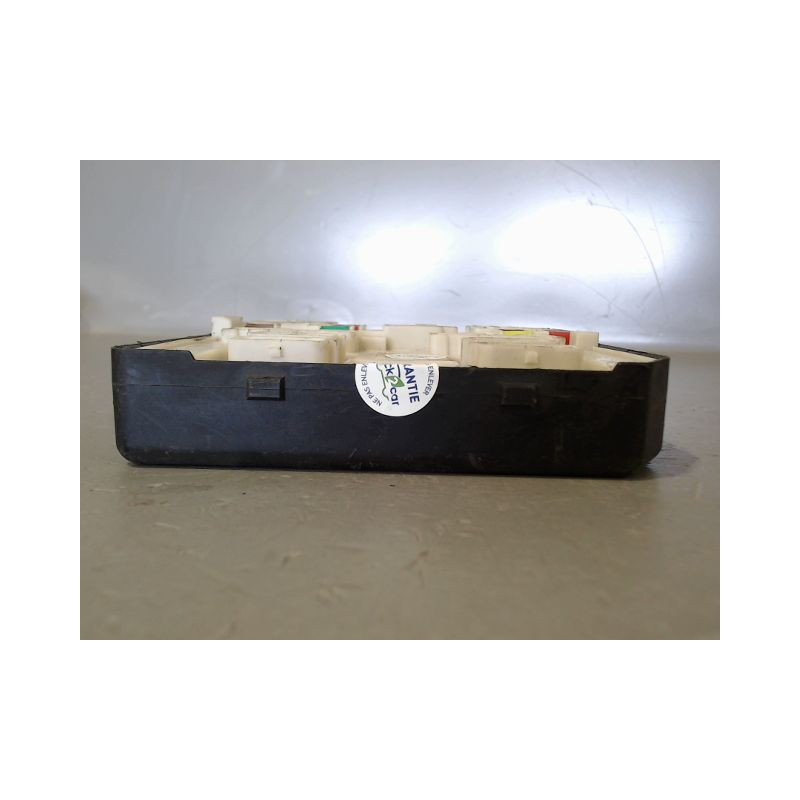 BOITE A FUSIBLES RENAULT MEGANE