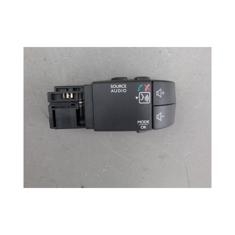 COMMANDE AUTORADIO DACIA SANDERO