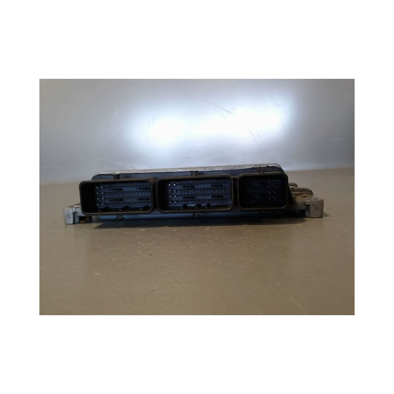 CALCULATEUR MOTEUR DACIA DUSTER