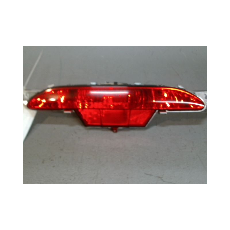 FEU BROUILLARD CENTRAL ARRIERE PEUGEOT 208
