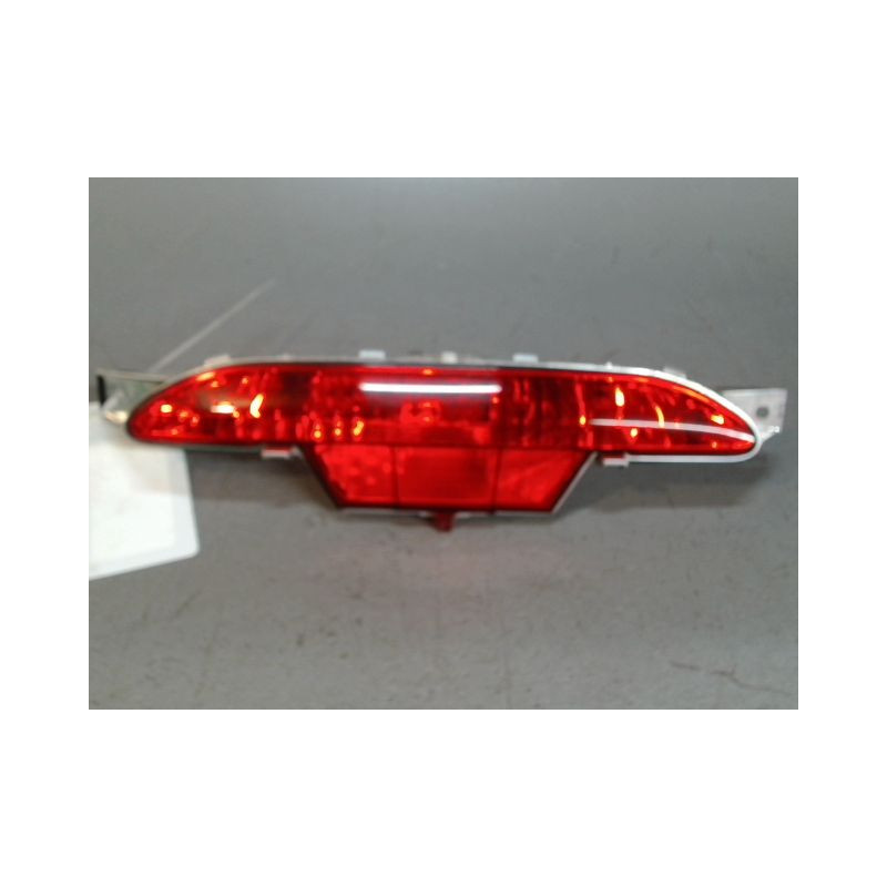 FEU BROUILLARD CENTRAL ARRIERE PEUGEOT 208
