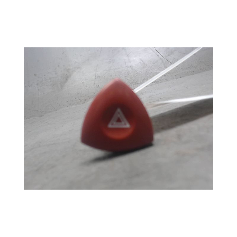 BOUTON DE WARNING NISSAN INTERSTAR MOYEN L2H2 2003-