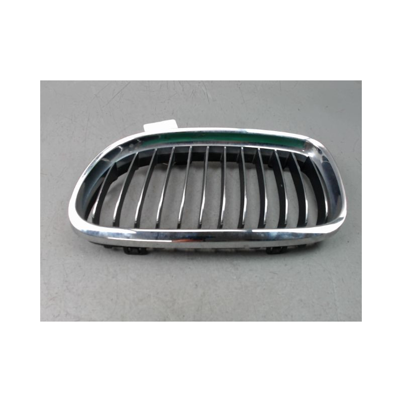 GRILLE CALANDRE GAUCHE B.M.W. SERIE 3