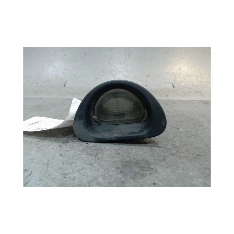 ECLAIREUR PLAQUE DE POLICE DROIT PEUGEOT 107