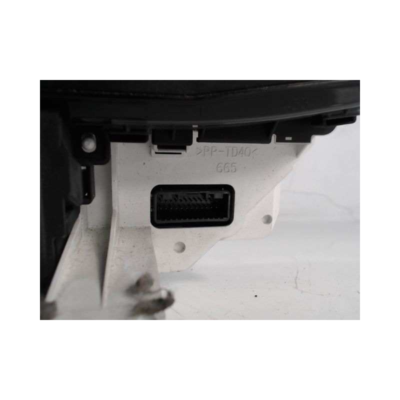 BLOC COMPTEURS TOYOTA YARIS 2005-