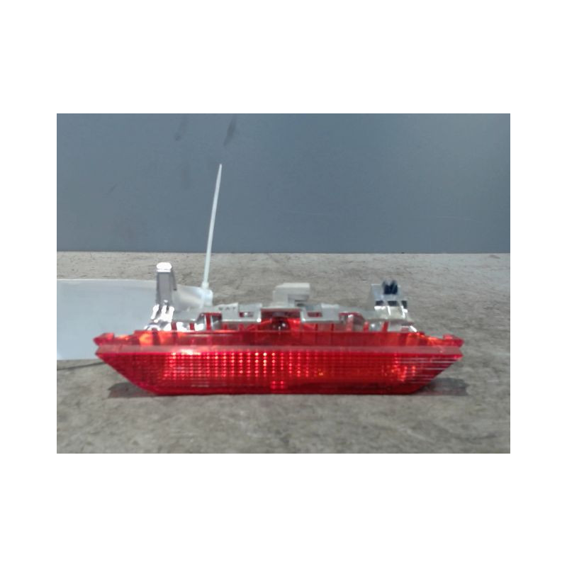 FEUX STOP SUPPLEMENTAIRE TOYOTA YARIS 2003-